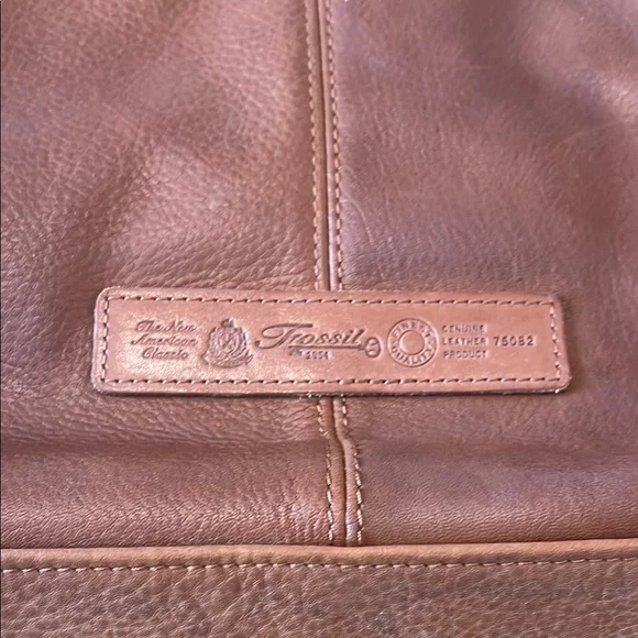 Brown Distressed Leather Vintage Fossil 1954 Key Shoulder Bag. - Picture 2 of 11